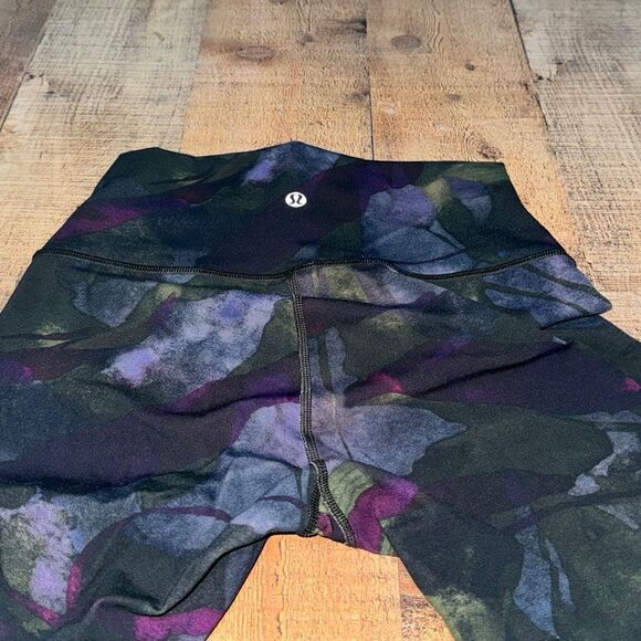 Lululemon Wunder Under Hi-Rise Tight Full-On Luxtreme 28"
Aura Dark Chrome Multi - Picture 5 of 13